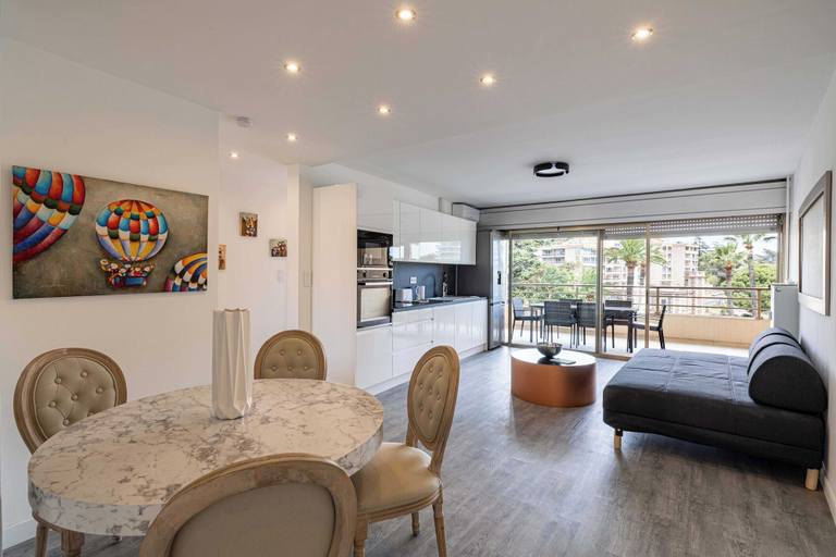Dining 5, Very Nice Renovated Apartment - Cannes La Bocca - 3br/6p, Alpes-Maritimes