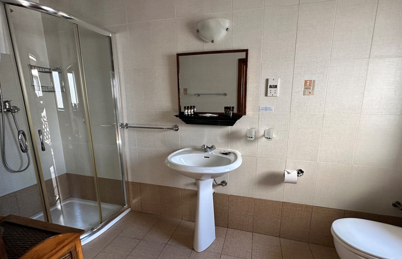 Bathroom 3, Green Grove Guest house