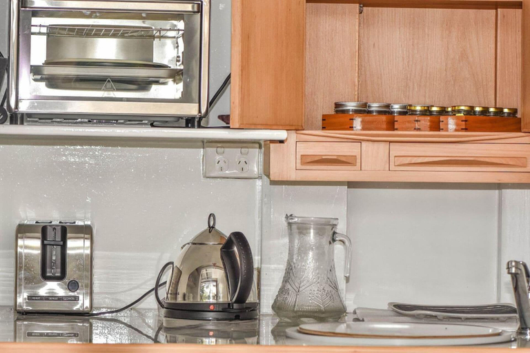Others 3, Renovated 2-bed Cottage - Sleeps 4 - Free Parking, Caloundra - Hinterland