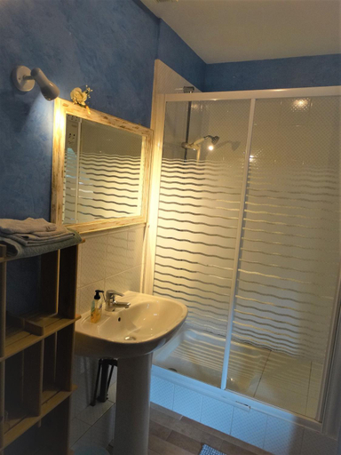 Bathroom 3, Chambres d'Hotes Le Clos Vaucelle, Calvados