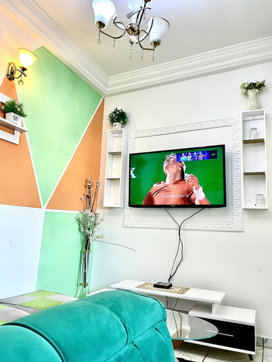 Interior 5, 1 Bed Studio Sleeps 2 - Canal View, Wifi, Parking, Wouri