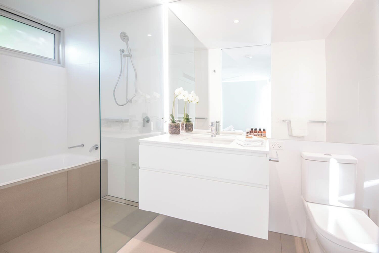 Bathroom 5, Hastings Villas, Noosa - Noosa-Noosaville