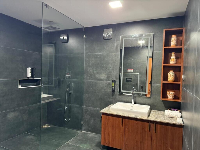 Bathroom, Caligo Resort, Kodagu