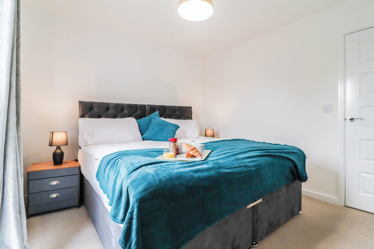 Room 2, 2 Bedrooms Apartment in Dartford, Kent