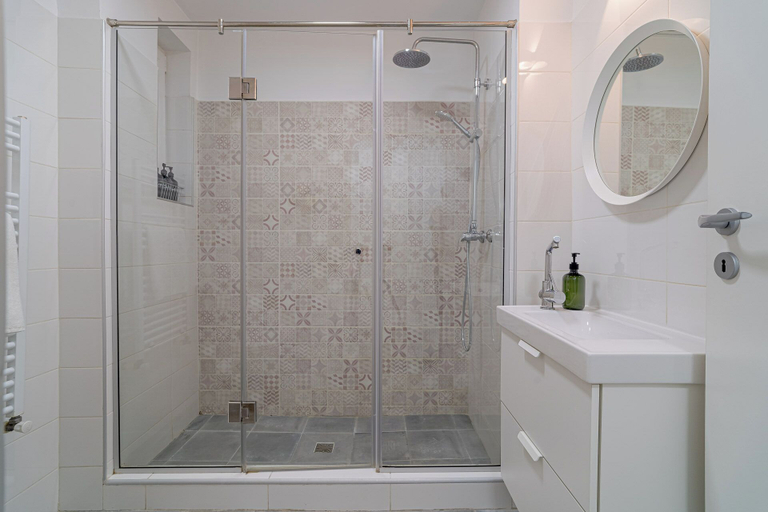 Bathroom 3, Central 4BR Flat - 2 Units Combined with Balconies, Near Cismigiu, 2 Kitchens & 2 Baths, Municipiul Bucuresti