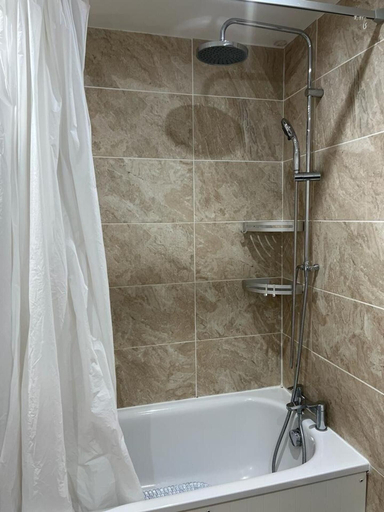 Bathroom 2, Cozy Basildon Retreat With 3 Bedrooms Free Parking, Essex