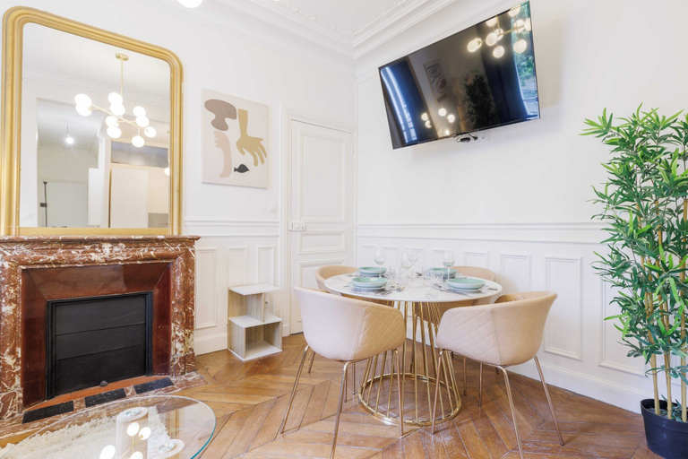 Dining 3, Chic and Refined Apartment, Hauts-de-Seine