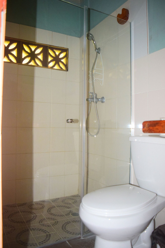 Bathroom 4, Hotel Kambutaleko, Tonosí