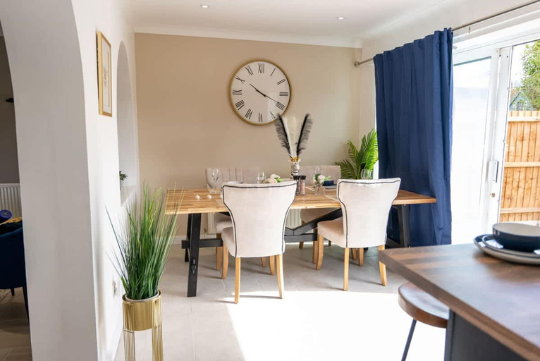 Room 4, Host Stay Glazier Drive, Milton Keynes