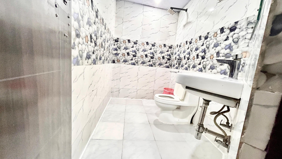 Bathroom, Hotel Kelvish by Foxi Group, Delhi