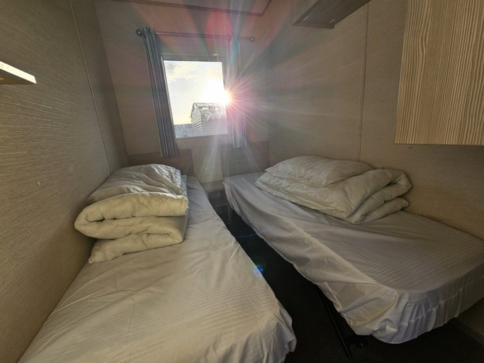 Room, 2 Bed Caravan Leanne Centeal Heated, Denbighshire