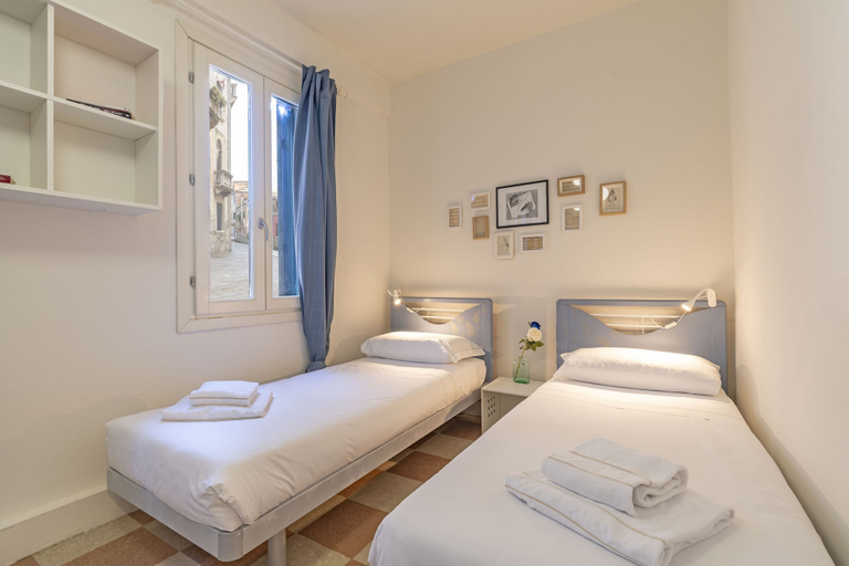 Room 3, Santa Lucia Canal View by Wonderful Italy, Venezia