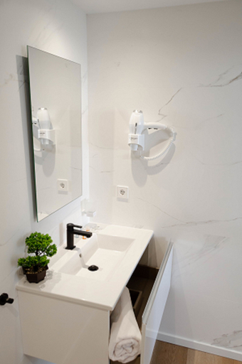 Bathroom 3, Bluesea Paraiso Beach, Baleares