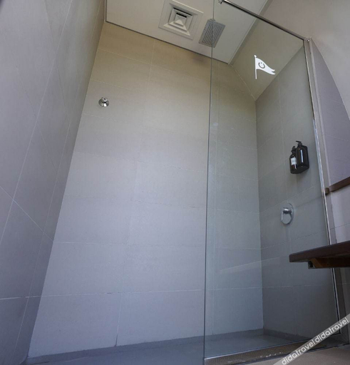 Bathroom 5, Bab Al Nojoum Hudayriyat Camp