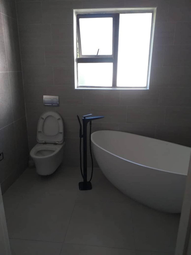 Bathroom 2, Beautiful No Fuss Serene 3 Bed House in Bulawayo, Bulawayo