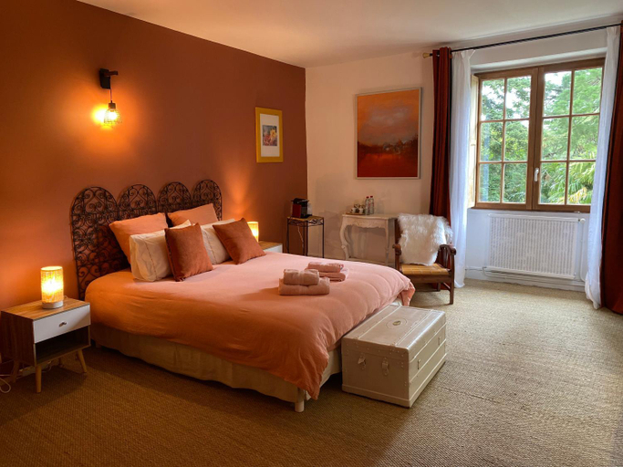 Bedroom 1, DOMAINE DE C, Gironde