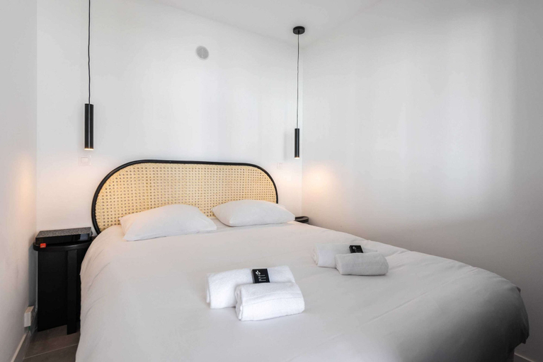 Room 4, Beautiful Flat With Balcony - 200m From the Beach, Alpes-Maritimes