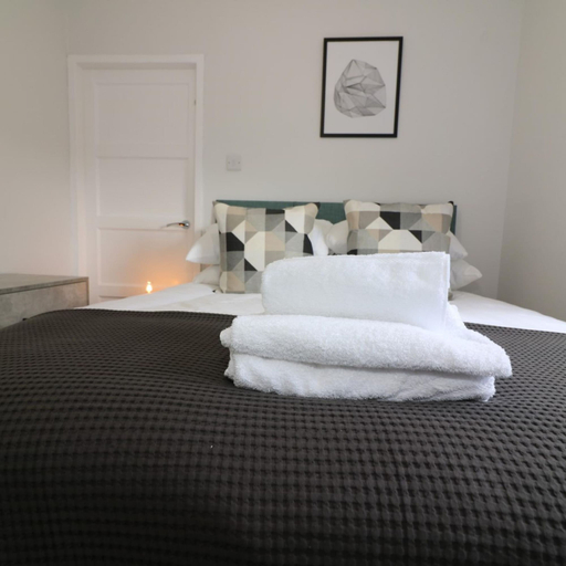 Room 2, Caldercruix House - Airdrie, North Lanarkshire