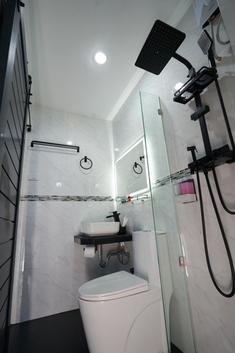 Bathroom 11