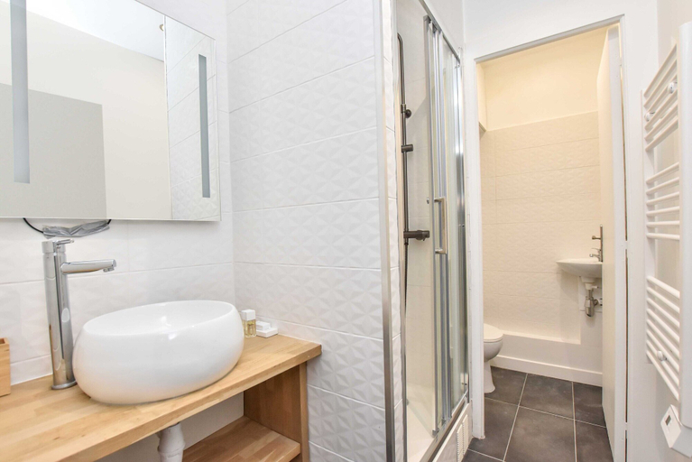 Bathroom 3, Cosy appartement - Buttes aux Cailles, Paris