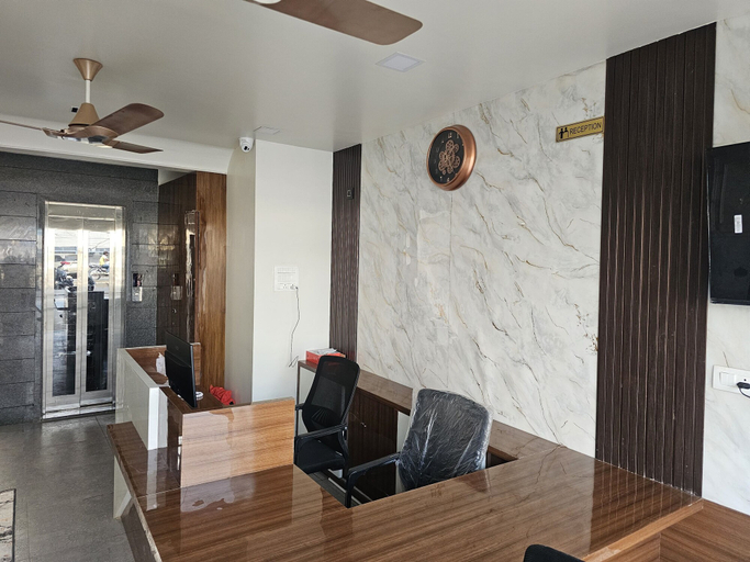 Others 3, Hotel imperial, Latur