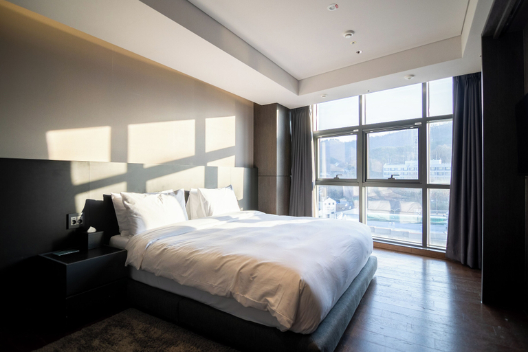 Bedroom 2, HOMESRED MYEONGDONG, Jung