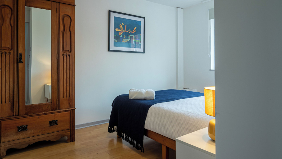 Room 2, Captivating 3-bed House in London, London