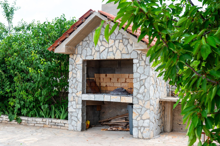 BBQ/picnic area 4, Villa Kiara, Unešić