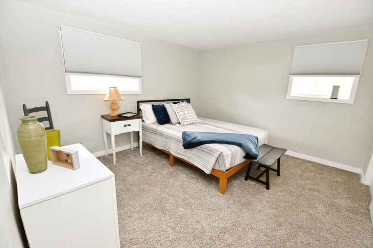 Room 3, Modern Home Just Mins to Notre Dame 52723, Saint Joseph