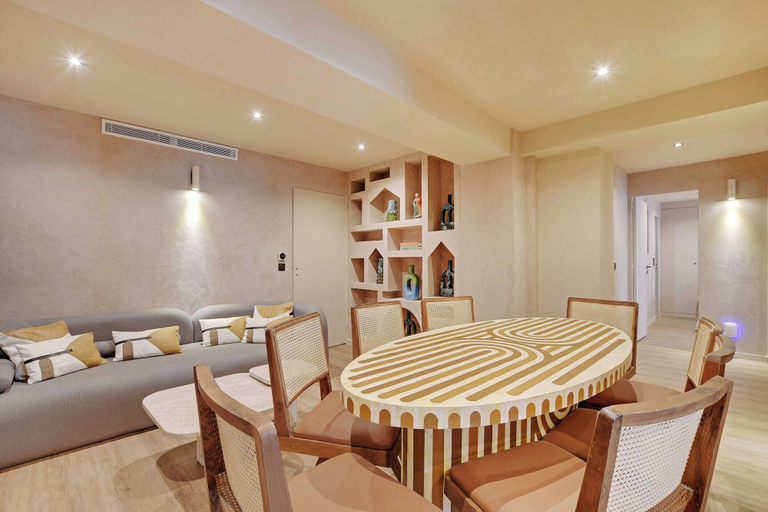 Dining 4, Gorgeous 3br/8p Apartment - Caire / Montorgueil, Paris