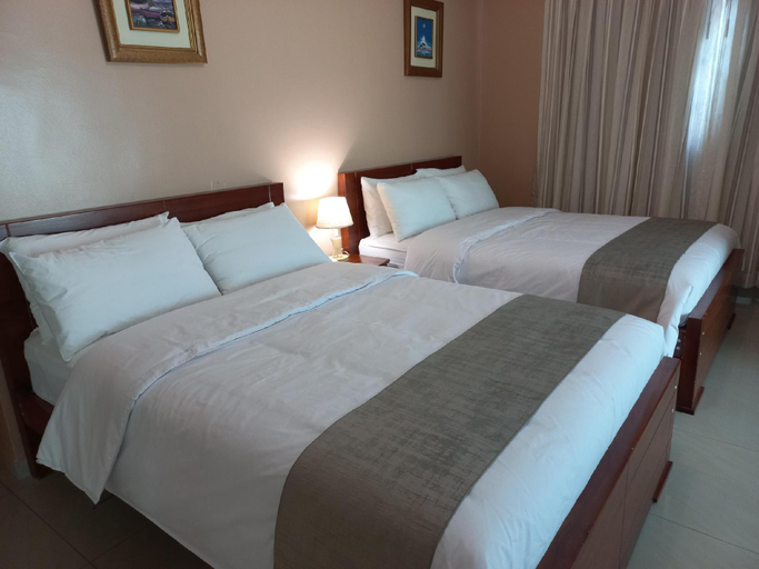 Others 5, hotel hamilton, Manta