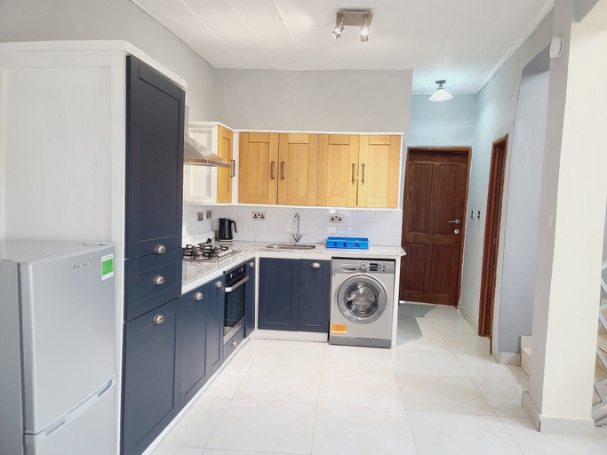 Private kitchen 4, Scenic Mountain View House Sleeps6-Bbq-Balcony, Western Urban