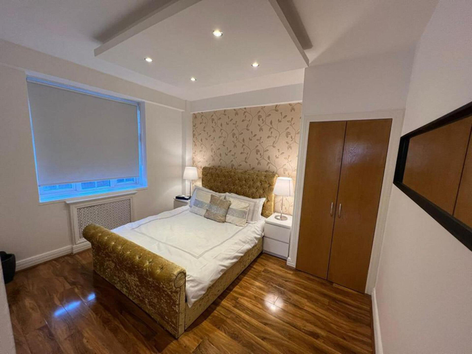 Others 4, Captivating 4-bed Apartment in London, London