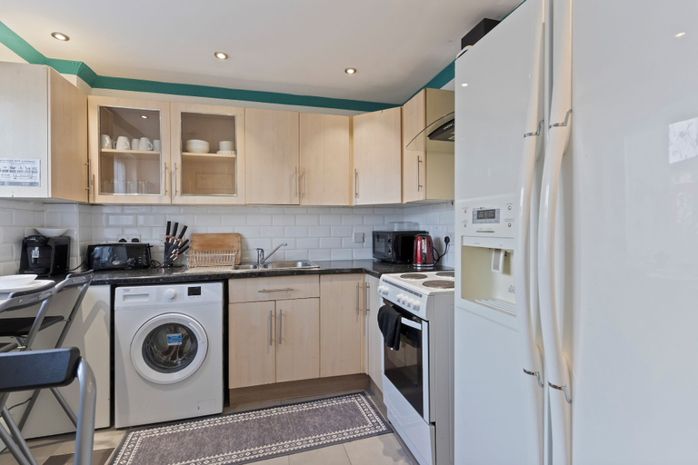 Private kitchen 5, Cozy London Townhouse With 4 Bedrooms, London