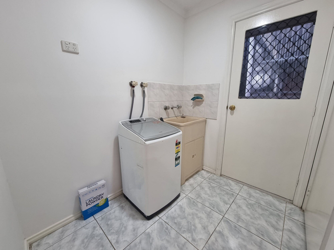 Room 3, 5 Bedrooms Spacious Home, Melbourne