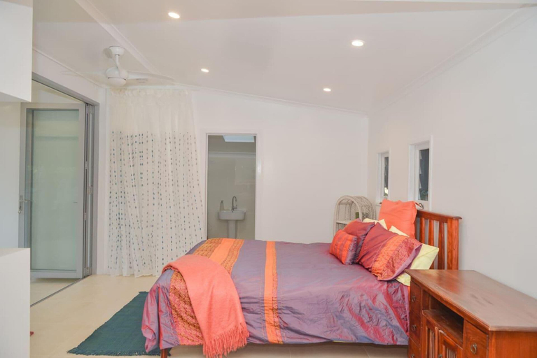 Others 2, Renovated 2-bed Cottage - Sleeps 4 - Free Parking, Caloundra - Hinterland