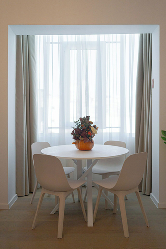 Others 3, Top-Floor Romanian Athenae 2BR Apartment, Quiet City Views, Municipiul Bucuresti
