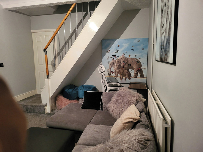 Living area 5, Apartment - Sleeps 5 - Great Location - Parking, Stoke-on-Trent
