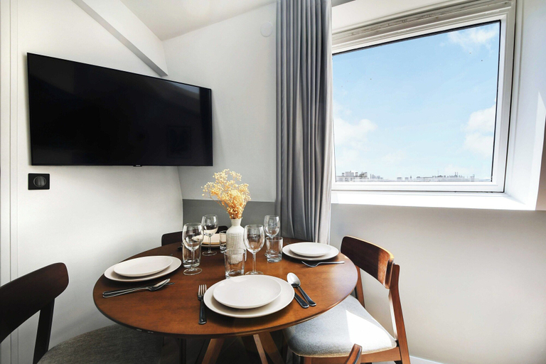 Dining 3, Intimate Apartment - 1br/4p - Ste Marguerite, Paris