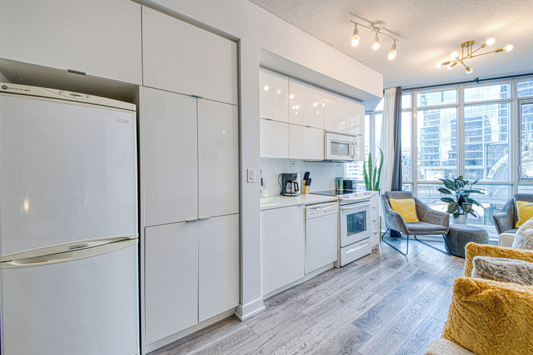 Others 5, Panorama Suites-Fort York, Toronto