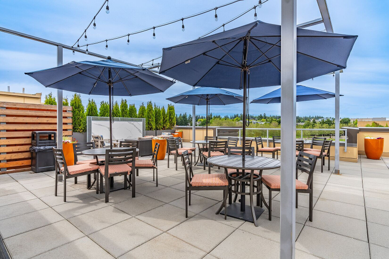 Food & Drinks 3, Sophari Parkside: Bellevue Apartments, King