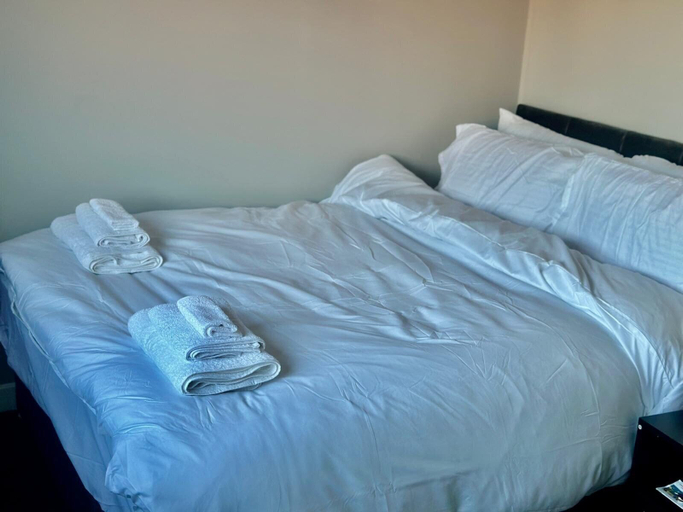 Room 3, Luxurious Wolverhampton Retreat With 4 Bedrooms, Wolverhampton