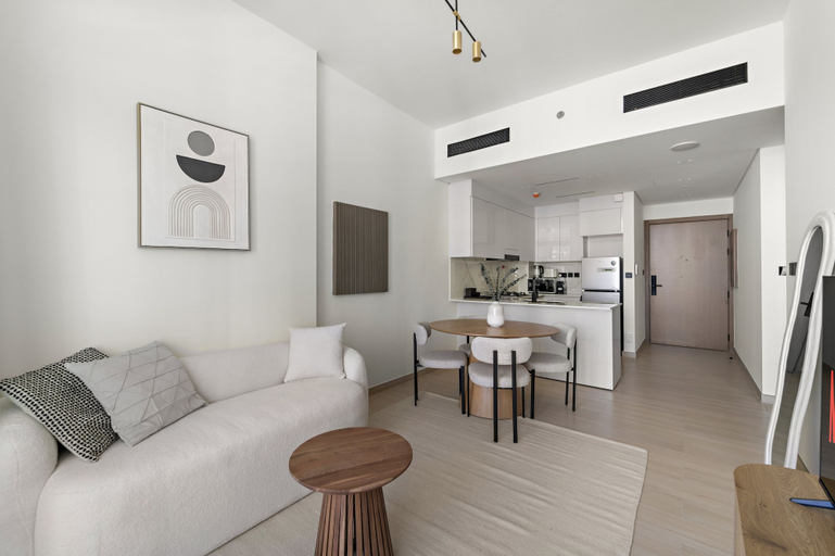 Room 4, Binghatti Emerald - 507 1BD, Dubai