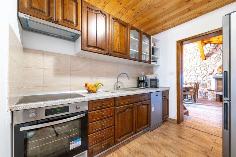 Private kitchen, Villa Kiara, Unešić