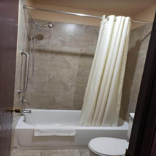 Bathroom, Executive Inn Woodward, Woodward