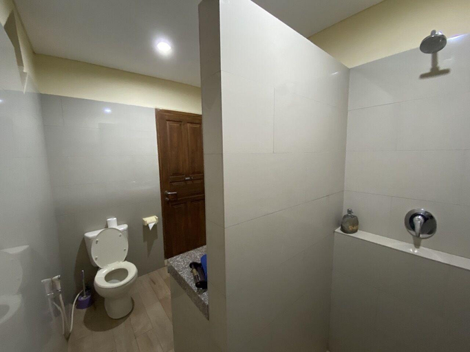 Bathroom 17