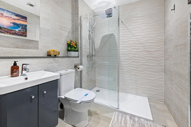 Bathroom 4, Stunning 1 Bedroom Apt With Balcony-leicester City, Leicester