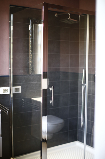 Bathroom 5, Le Mammole, Pisa