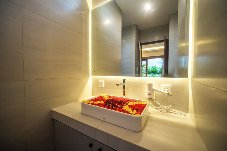 Bathroom 10