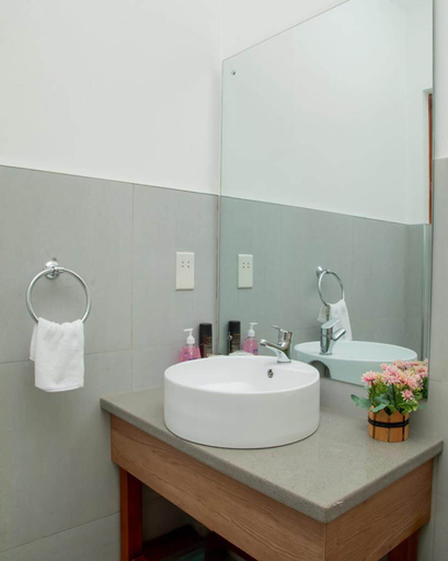 Bathroom 3, Luxury Cozy Kampala Apartment With 2 Bedrooms, Kampala